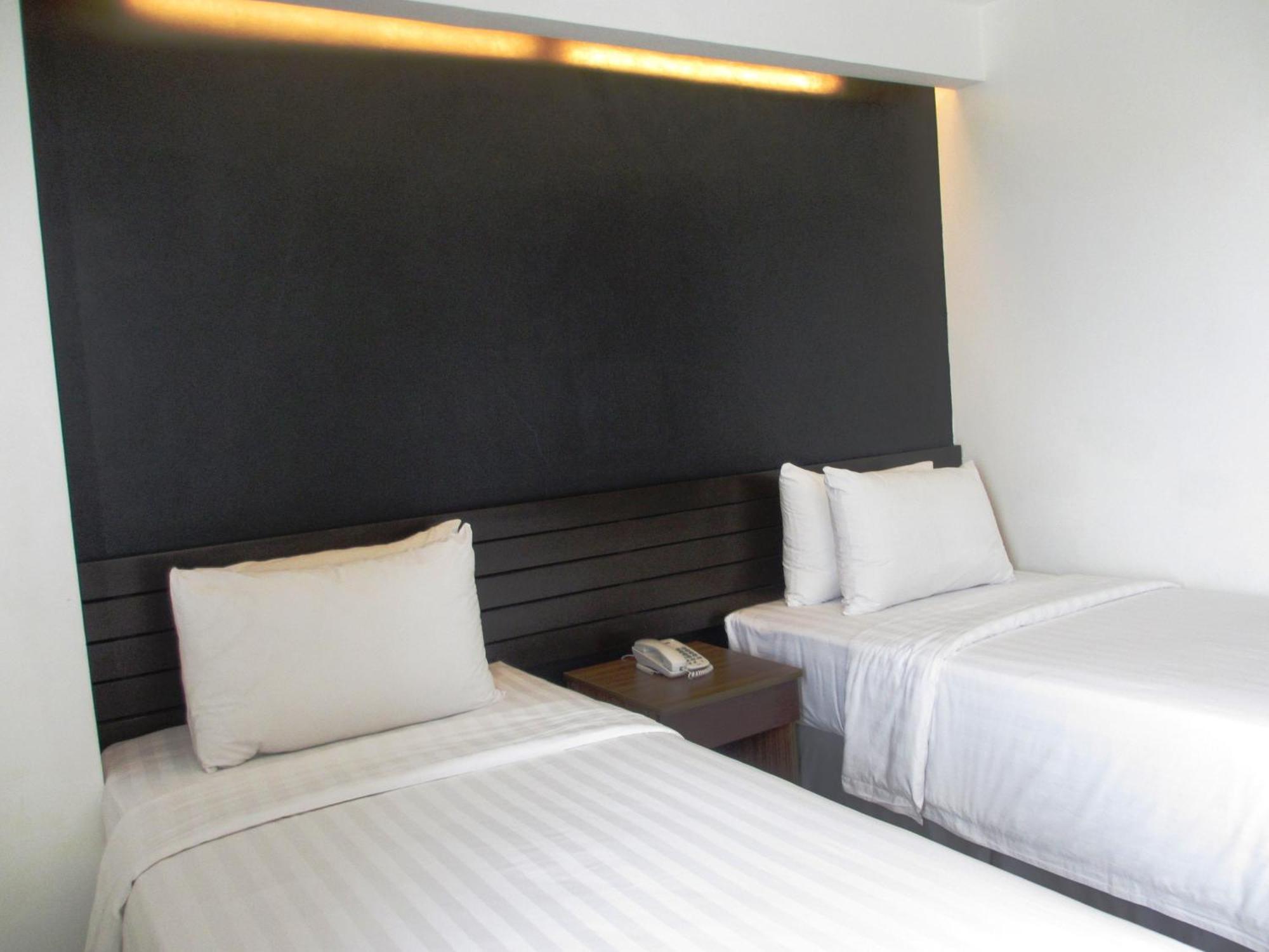 Cityscape Hotel Mandaue City Exterior photo