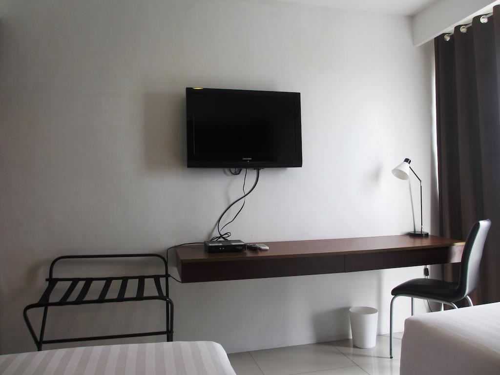 Cityscape Hotel Mandaue City Exterior photo