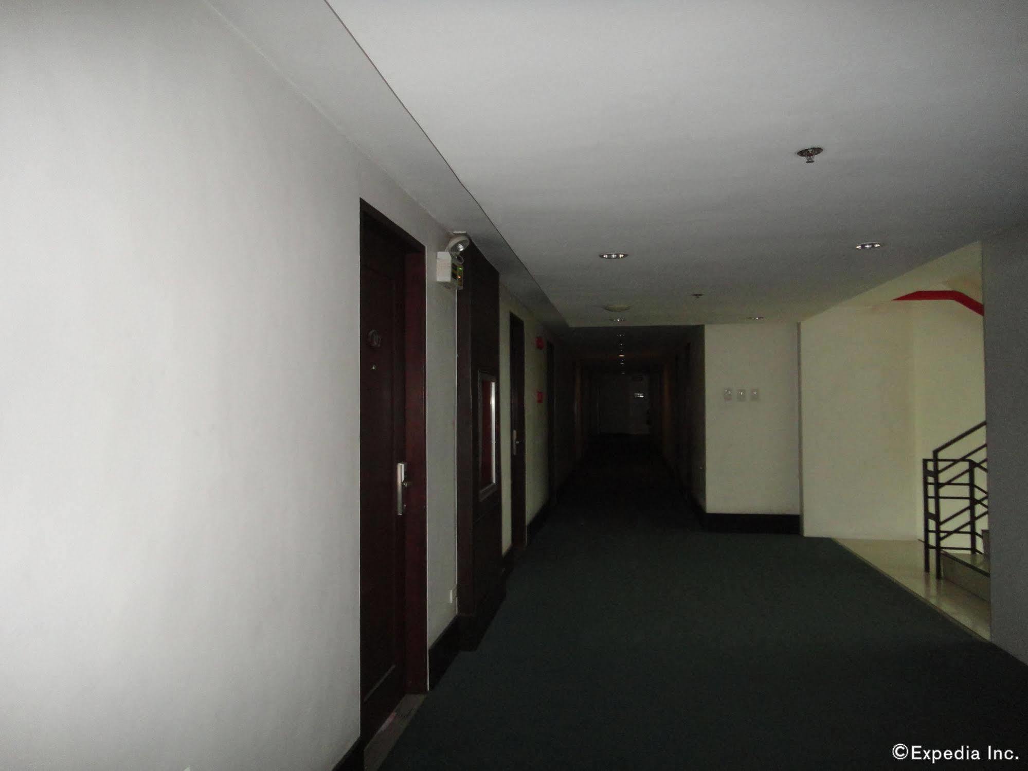 Cityscape Hotel Mandaue City Exterior photo